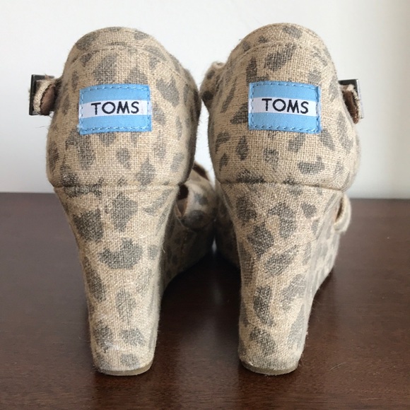 toms leopard wedge shoes